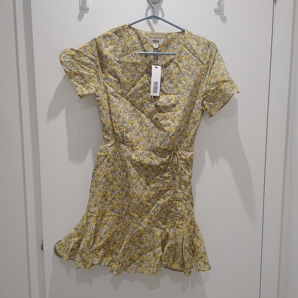 NWT BB Dakota by Steve Madden Big Flirt Energy Floral Faux Wrap Mini Dress, Sz S - Picture 2 of 12